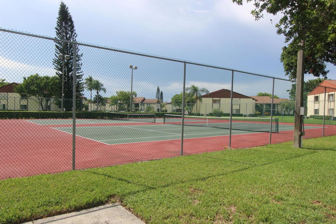 For Rent: $1,800 (2 beds, 1 baths, 991 Square Feet)