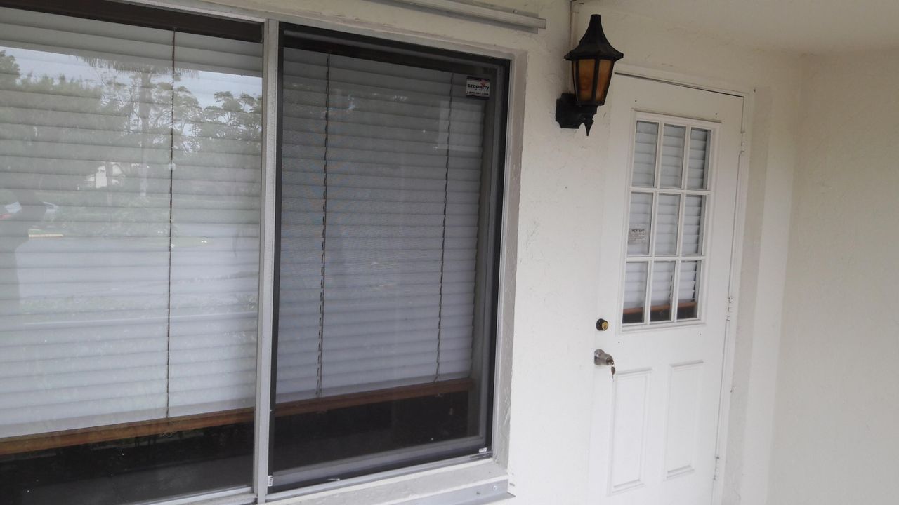 For Rent: $1,800 (2 beds, 1 baths, 991 Square Feet)