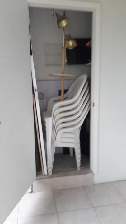 For Rent: $1,800 (2 beds, 1 baths, 991 Square Feet)