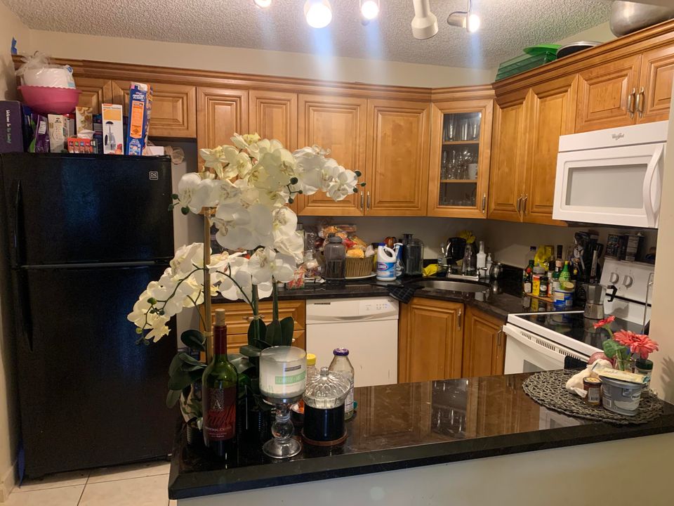 For Rent: $1,800 (2 beds, 1 baths, 991 Square Feet)