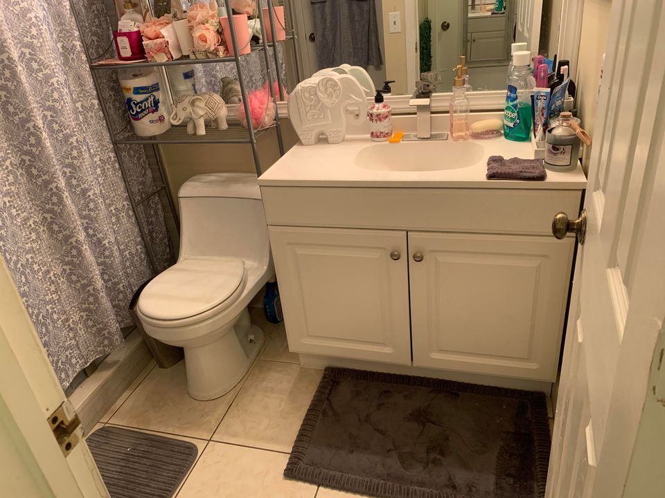 For Rent: $1,800 (2 beds, 1 baths, 991 Square Feet)