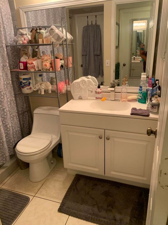 For Rent: $1,800 (2 beds, 1 baths, 991 Square Feet)