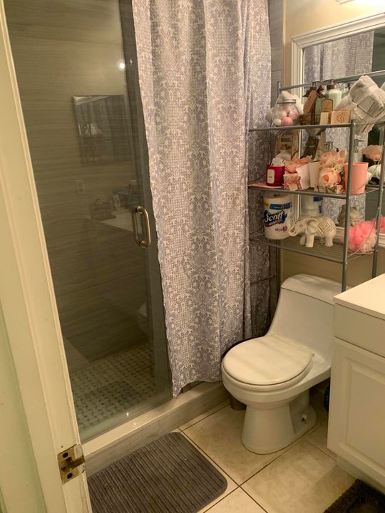 For Rent: $1,800 (2 beds, 1 baths, 991 Square Feet)