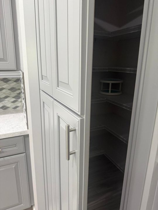 En Venta: $470,000 (4 camas, 2 baños, 2220 Pies cuadrados)