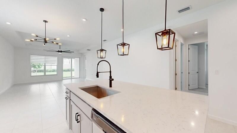 En Venta: $465,000 (4 camas, 3 baños, 1998 Pies cuadrados)