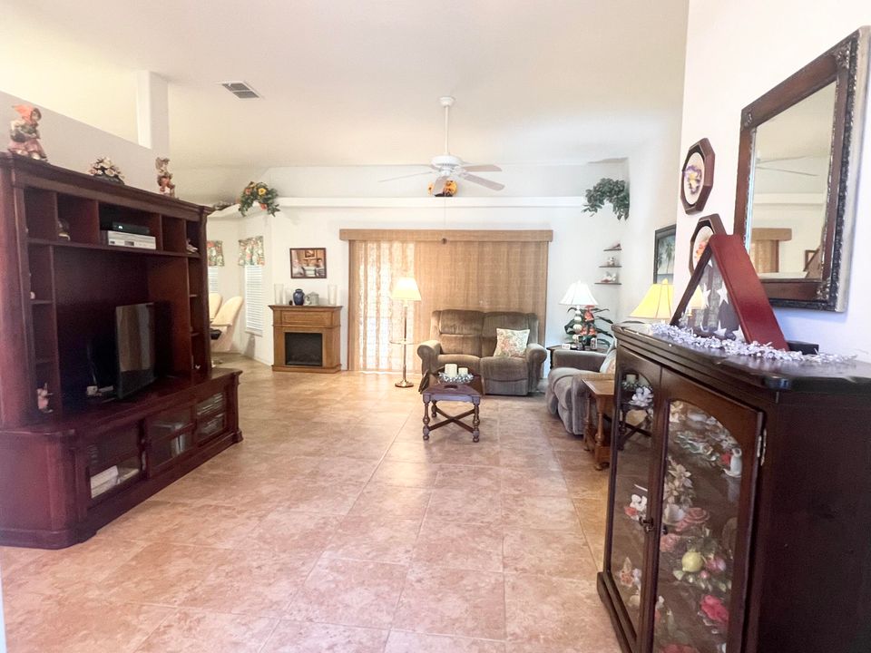 En Venta: $374,900 (3 camas, 2 baños, 1678 Pies cuadrados)