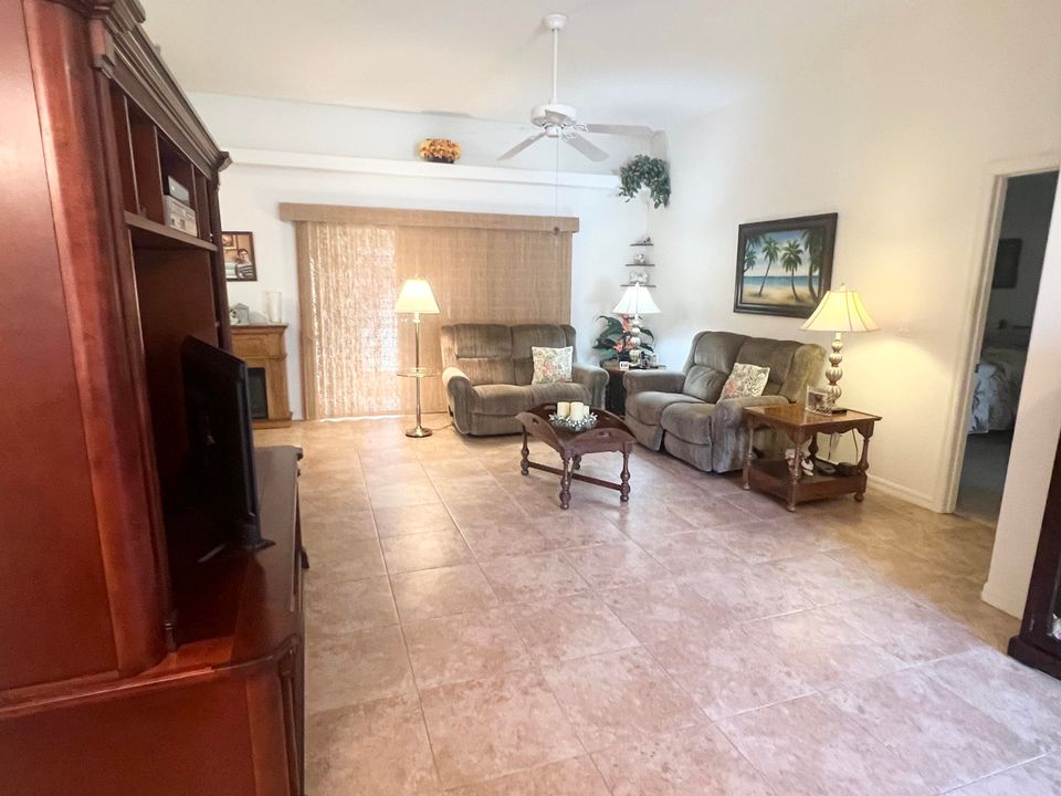 En Venta: $374,900 (3 camas, 2 baños, 1678 Pies cuadrados)