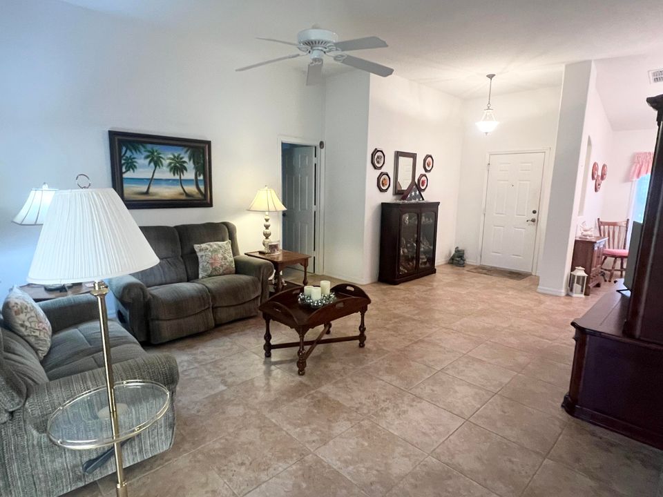 En Venta: $374,900 (3 camas, 2 baños, 1678 Pies cuadrados)