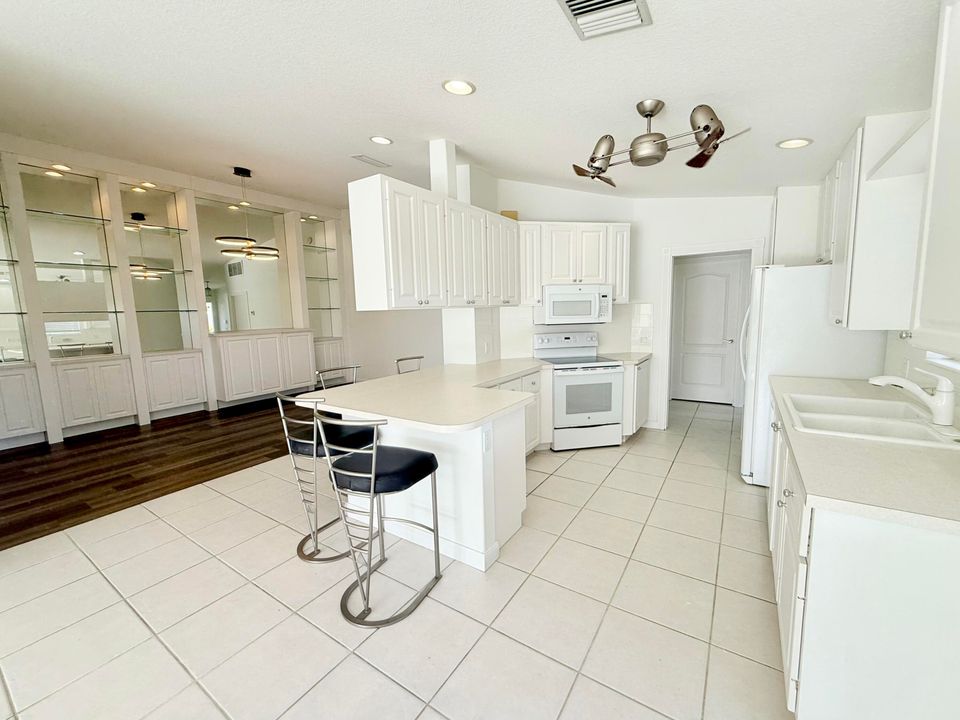 For Rent: $3,250 (2 beds, 2 baths, 1680 Square Feet)