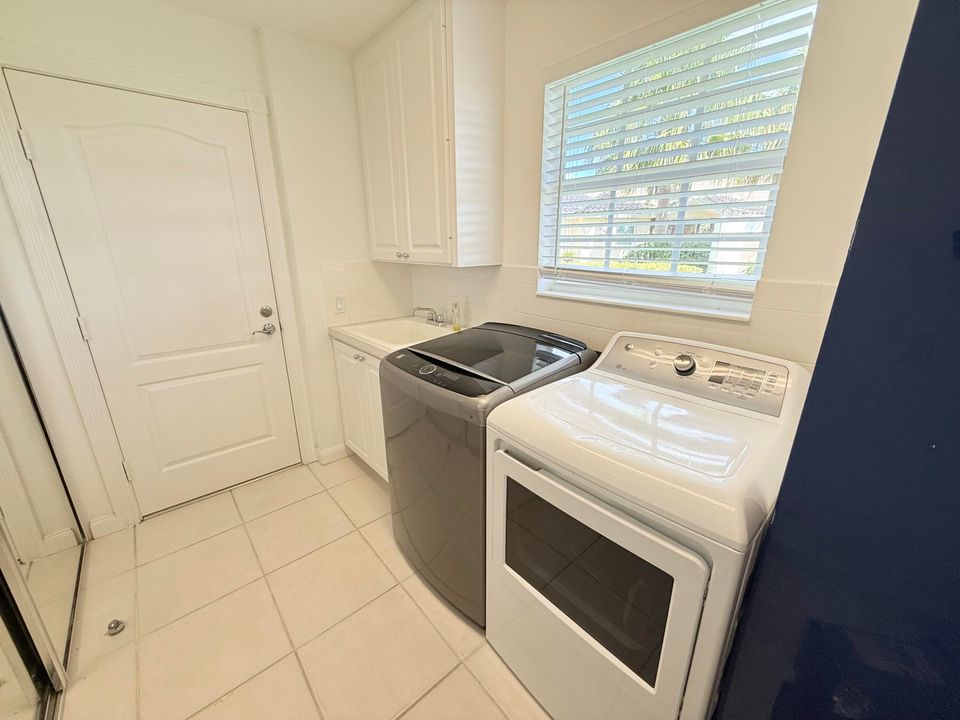 For Rent: $3,250 (2 beds, 2 baths, 1680 Square Feet)