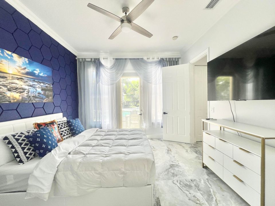 В аренду: $18,000 (6 спален, 4 ванн, 3345 Квадратных фут)