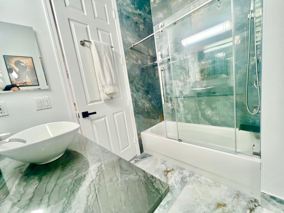 В аренду: $18,000 (6 спален, 4 ванн, 3345 Квадратных фут)