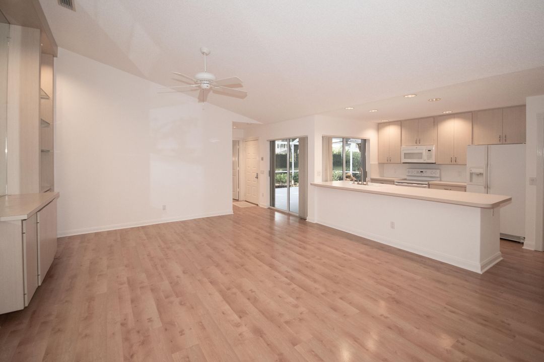 For Sale: $379,000 (2 beds, 2 baths, 1152 Square Feet)