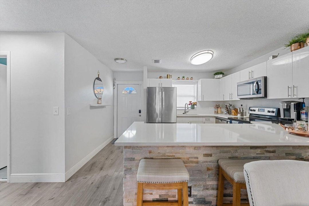 For Rent: $2,600 (2 beds, 2 baths, 1052 Square Feet)