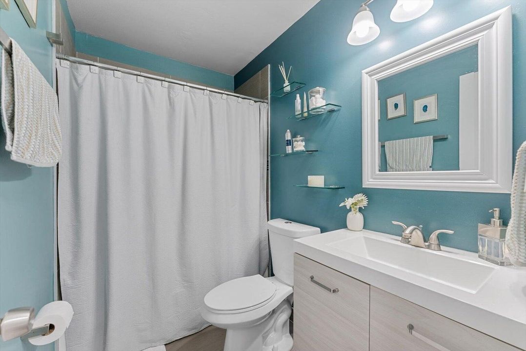 For Rent: $2,600 (2 beds, 2 baths, 1052 Square Feet)