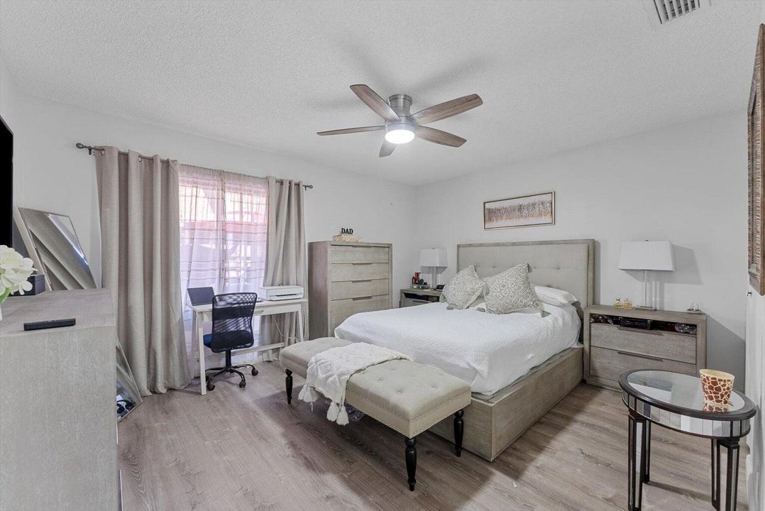 For Rent: $2,600 (2 beds, 2 baths, 1052 Square Feet)