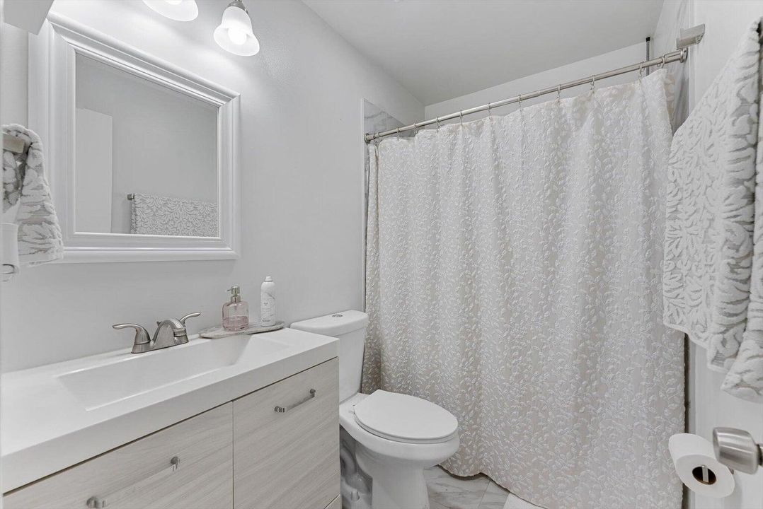 For Rent: $2,600 (2 beds, 2 baths, 1052 Square Feet)