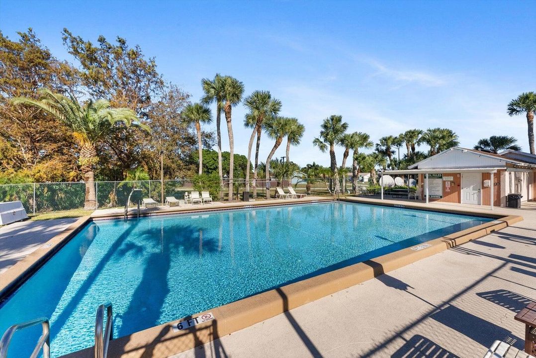 For Rent: $2,600 (2 beds, 2 baths, 1052 Square Feet)