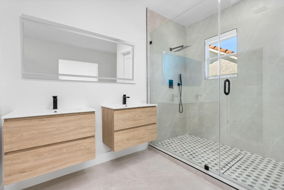 En Venta: $2,750,000 (7 camas, 5 baños, 6000 Pies cuadrados)