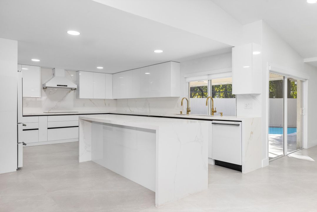 En Venta: $2,750,000 (7 camas, 5 baños, 6000 Pies cuadrados)