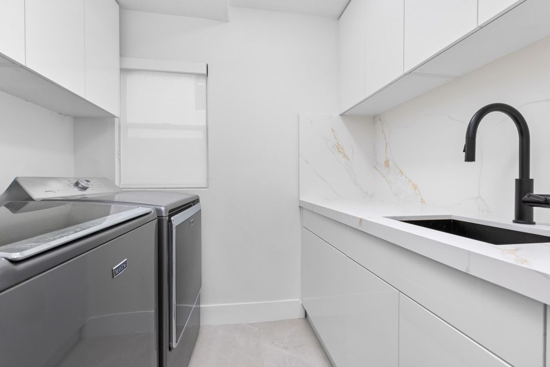 En Venta: $2,750,000 (7 camas, 5 baños, 6000 Pies cuadrados)