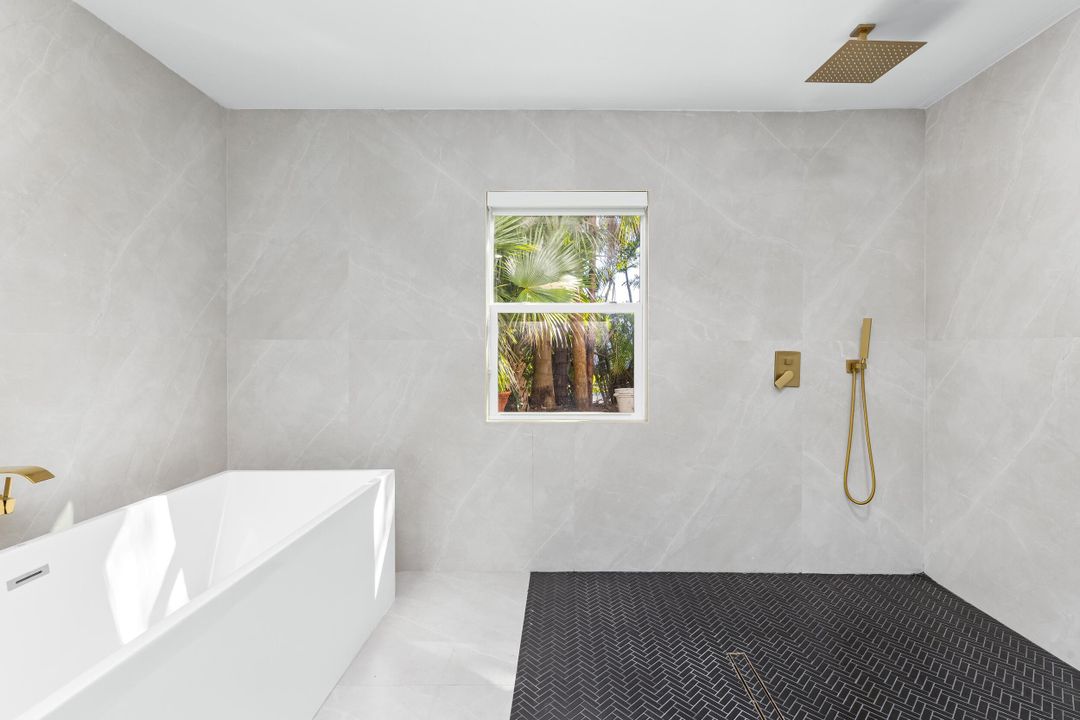 En Venta: $2,750,000 (7 camas, 5 baños, 6000 Pies cuadrados)