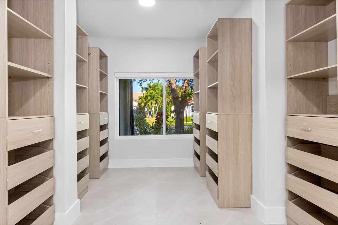 En Venta: $2,750,000 (7 camas, 5 baños, 6000 Pies cuadrados)