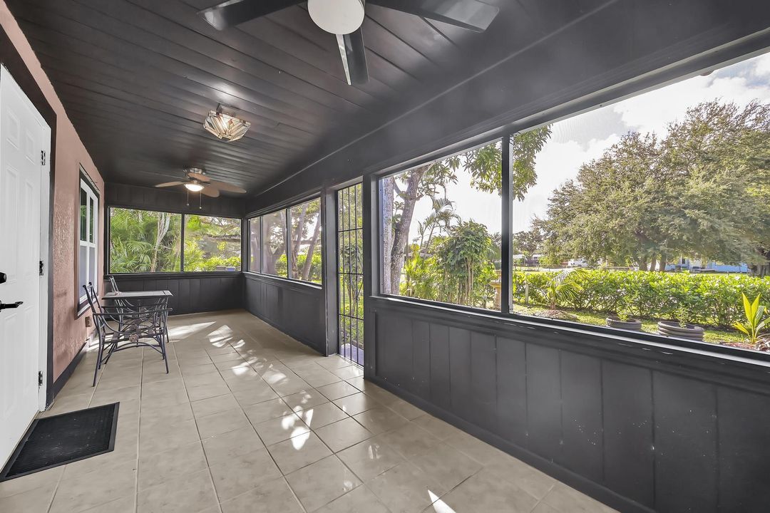 For Sale: $237,999 (3 beds, 2 baths, 1040 Square Feet)