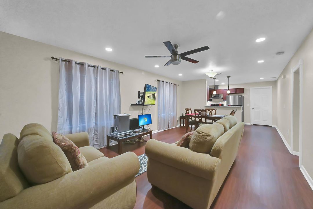 For Sale: $237,999 (3 beds, 2 baths, 1040 Square Feet)