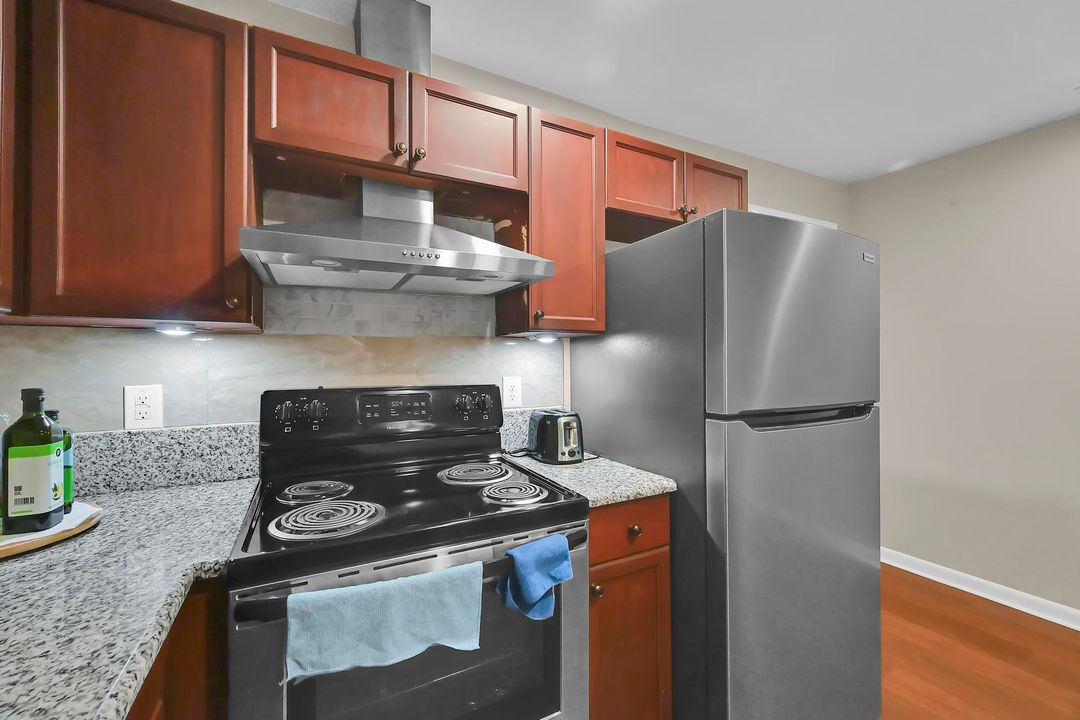 For Sale: $237,999 (3 beds, 2 baths, 1040 Square Feet)