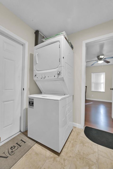 For Sale: $237,999 (3 beds, 2 baths, 1040 Square Feet)