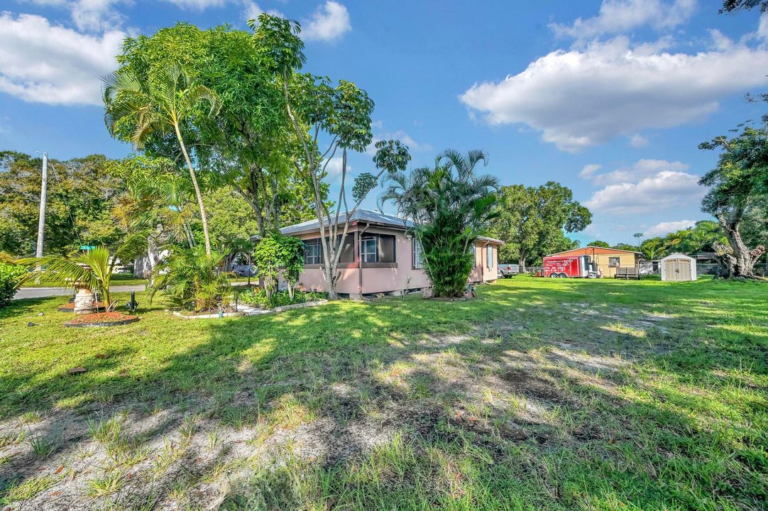 For Sale: $237,999 (3 beds, 2 baths, 1040 Square Feet)