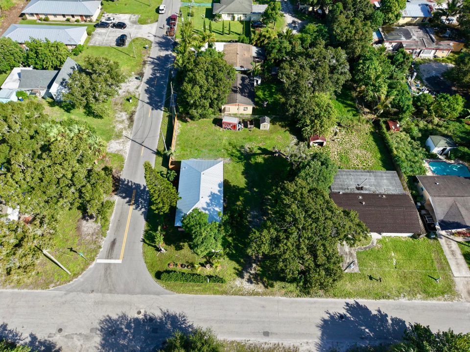 For Sale: $237,999 (3 beds, 2 baths, 1040 Square Feet)