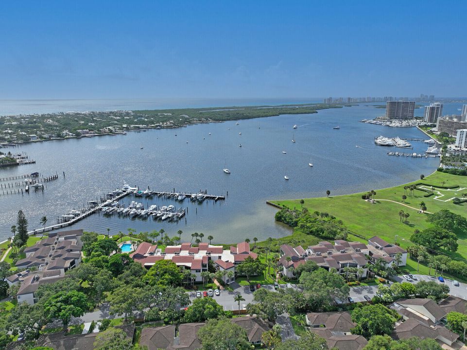 For Sale: $1,585,000 (3 beds, 3 baths, 2362 Square Feet)