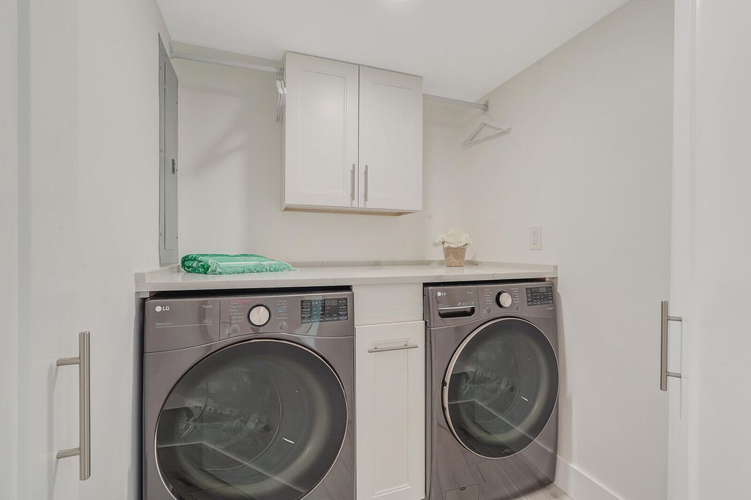 For Sale: $1,585,000 (3 beds, 3 baths, 2362 Square Feet)