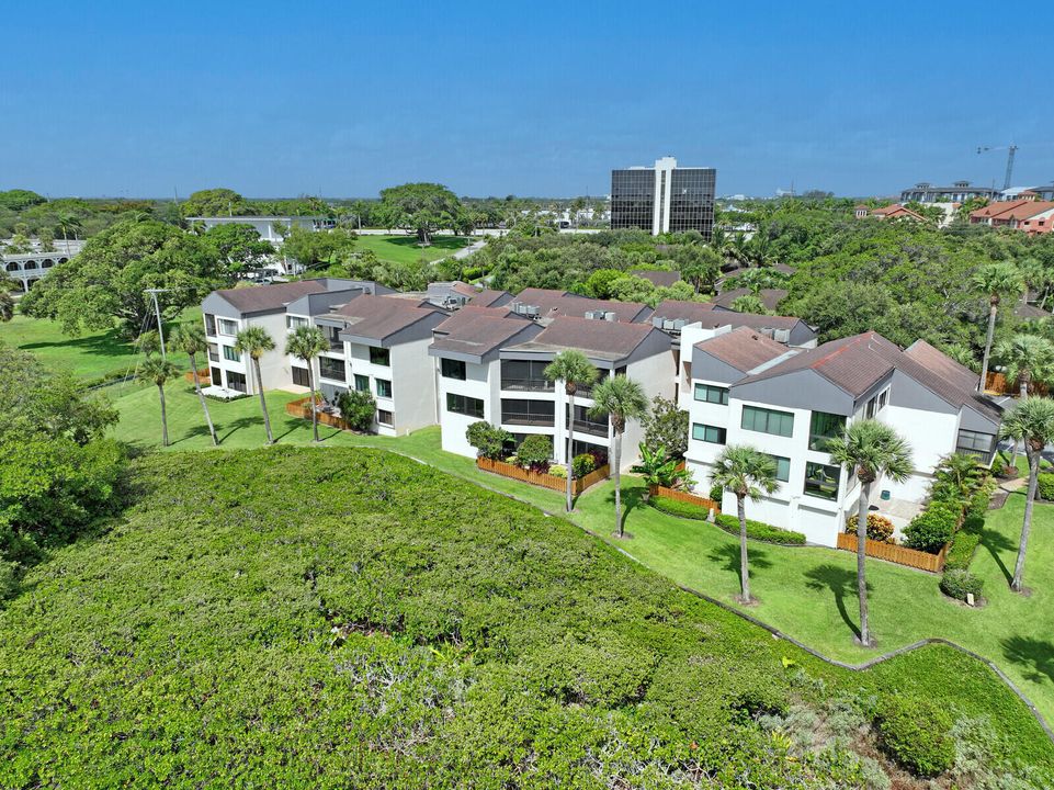 For Sale: $1,585,000 (3 beds, 3 baths, 2362 Square Feet)