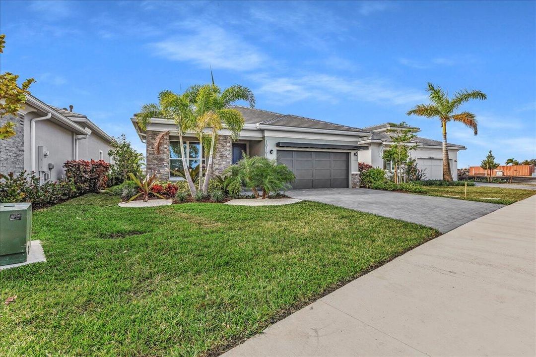 For Sale: $825,000 (3 beds, 2 baths, 1937 Square Feet)