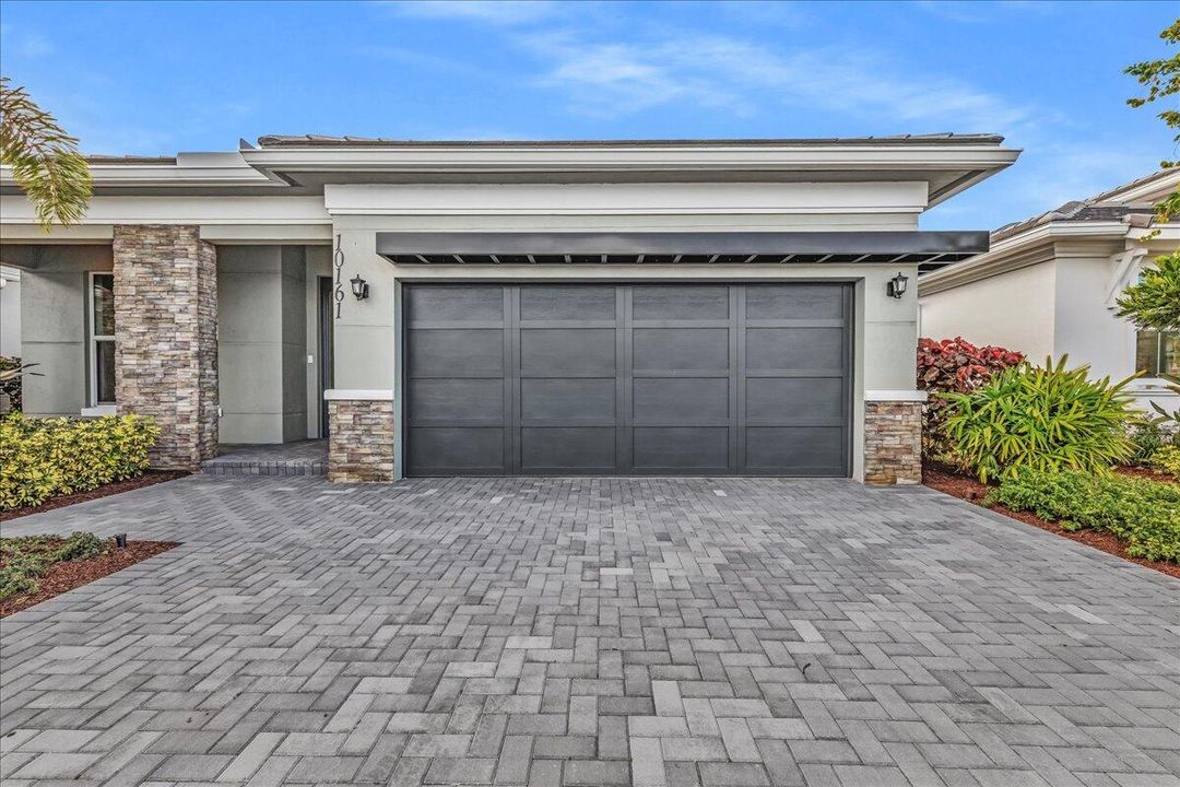 For Sale: $825,000 (3 beds, 2 baths, 1937 Square Feet)