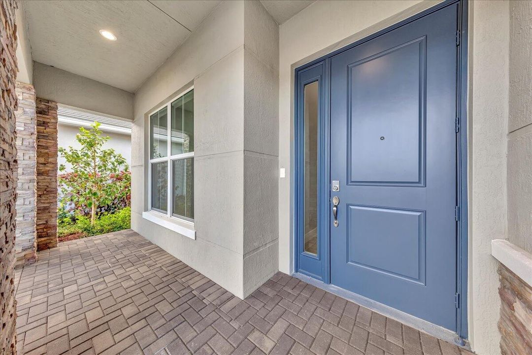 For Sale: $825,000 (3 beds, 2 baths, 1937 Square Feet)