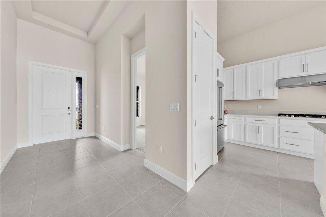 For Sale: $825,000 (3 beds, 2 baths, 1937 Square Feet)