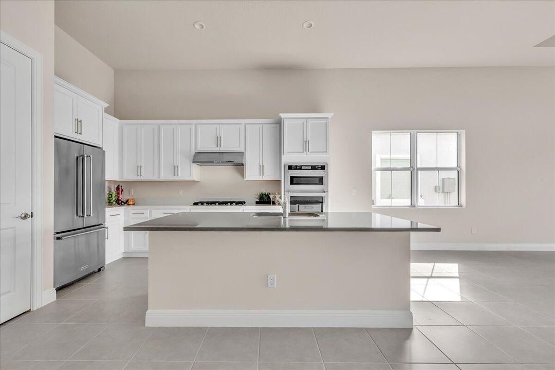 For Sale: $825,000 (3 beds, 2 baths, 1937 Square Feet)