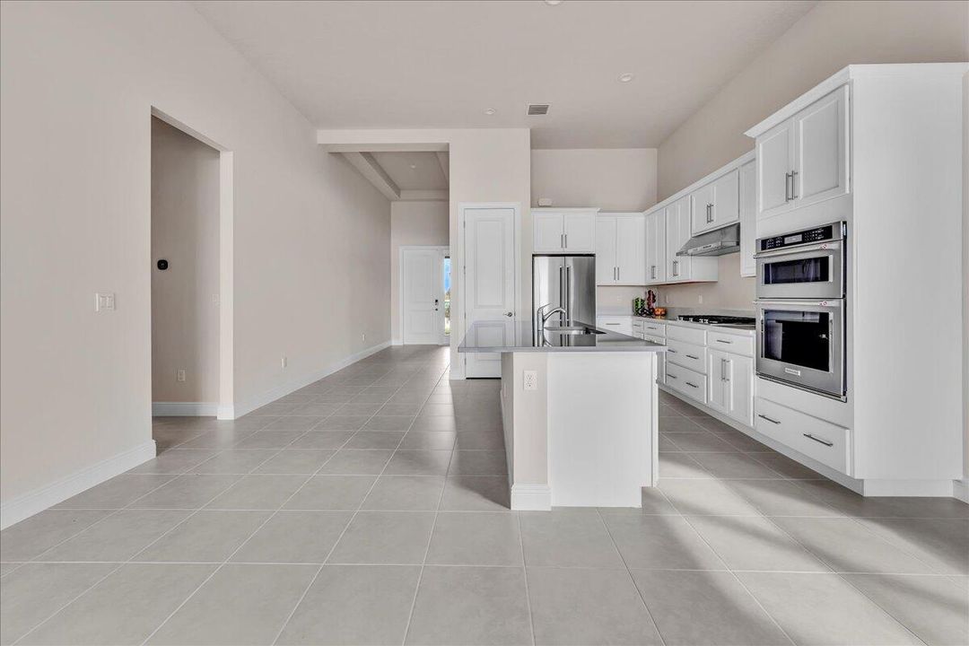 For Sale: $825,000 (3 beds, 2 baths, 1937 Square Feet)