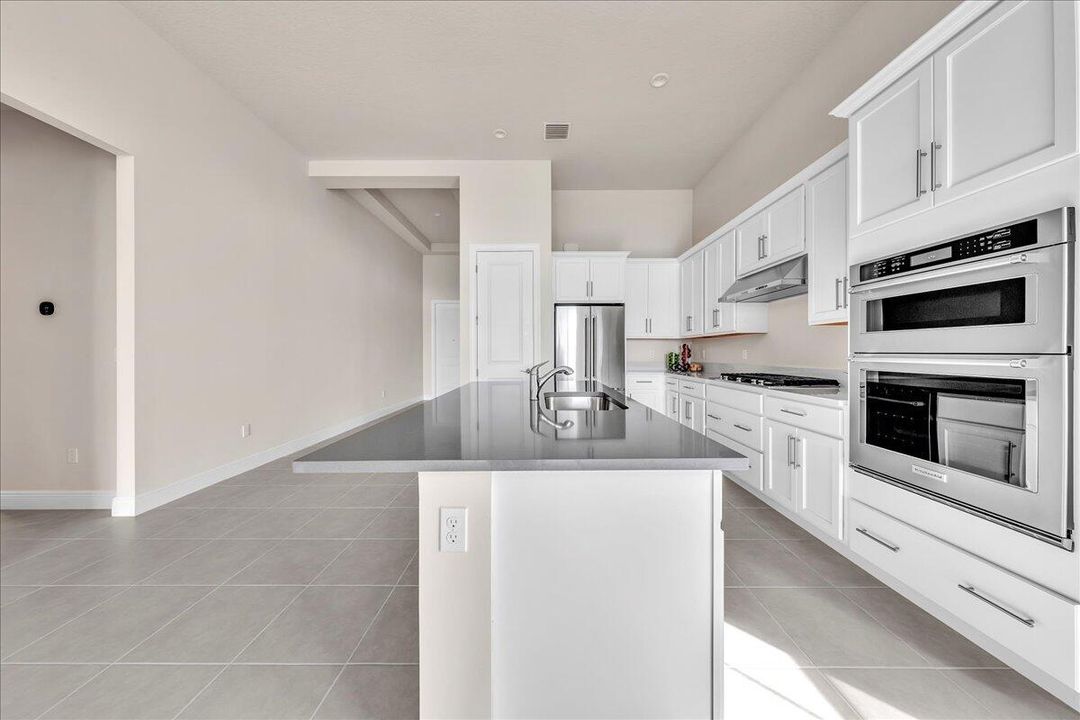 For Sale: $825,000 (3 beds, 2 baths, 1937 Square Feet)