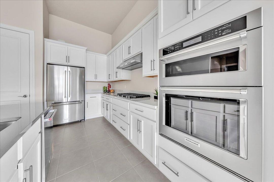 For Sale: $825,000 (3 beds, 2 baths, 1937 Square Feet)