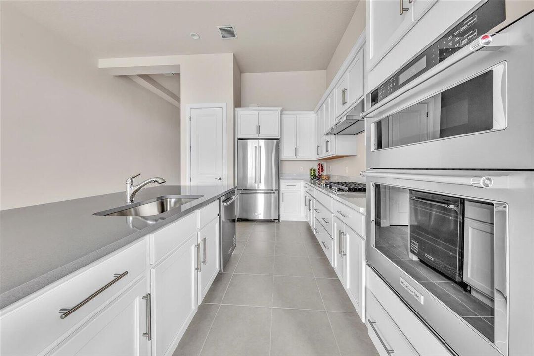 For Sale: $825,000 (3 beds, 2 baths, 1937 Square Feet)