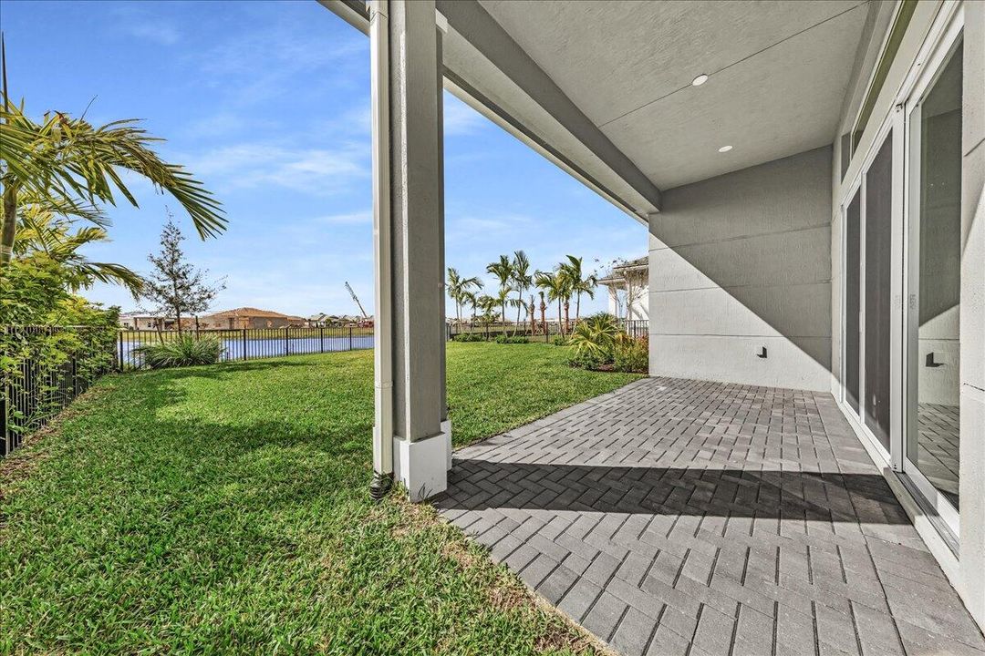 For Sale: $825,000 (3 beds, 2 baths, 1937 Square Feet)