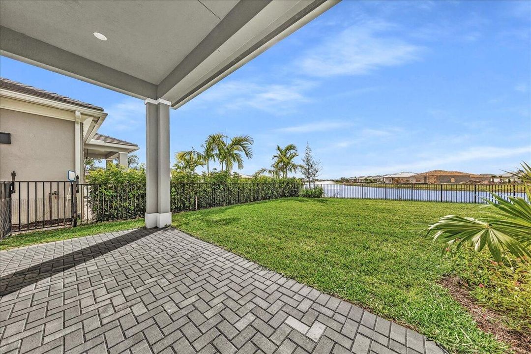 For Sale: $825,000 (3 beds, 2 baths, 1937 Square Feet)