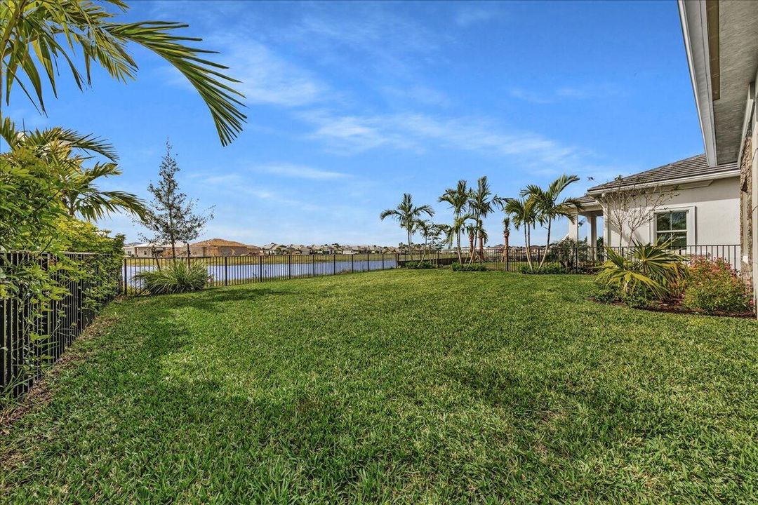 For Sale: $825,000 (3 beds, 2 baths, 1937 Square Feet)