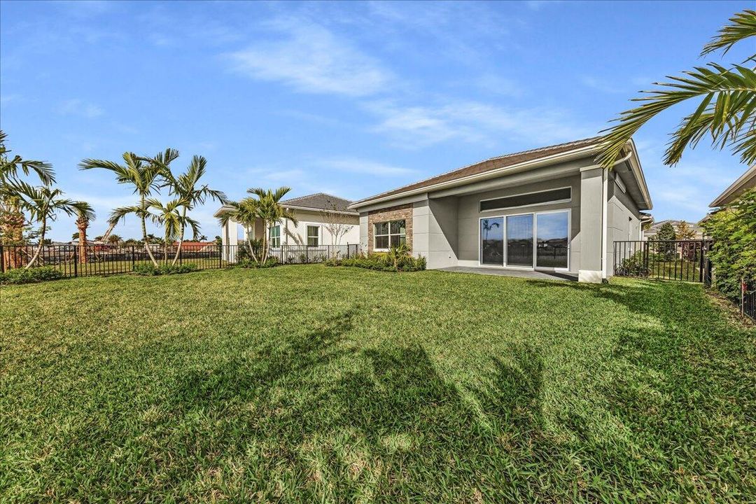 For Sale: $825,000 (3 beds, 2 baths, 1937 Square Feet)