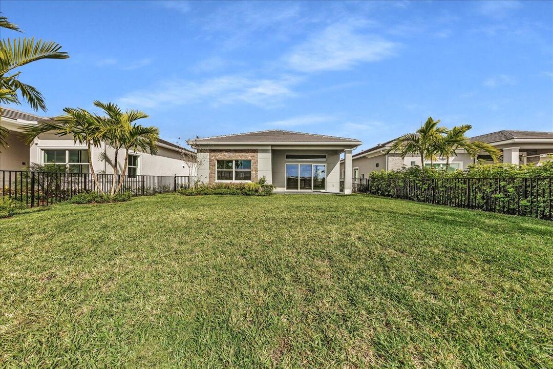 For Sale: $825,000 (3 beds, 2 baths, 1937 Square Feet)